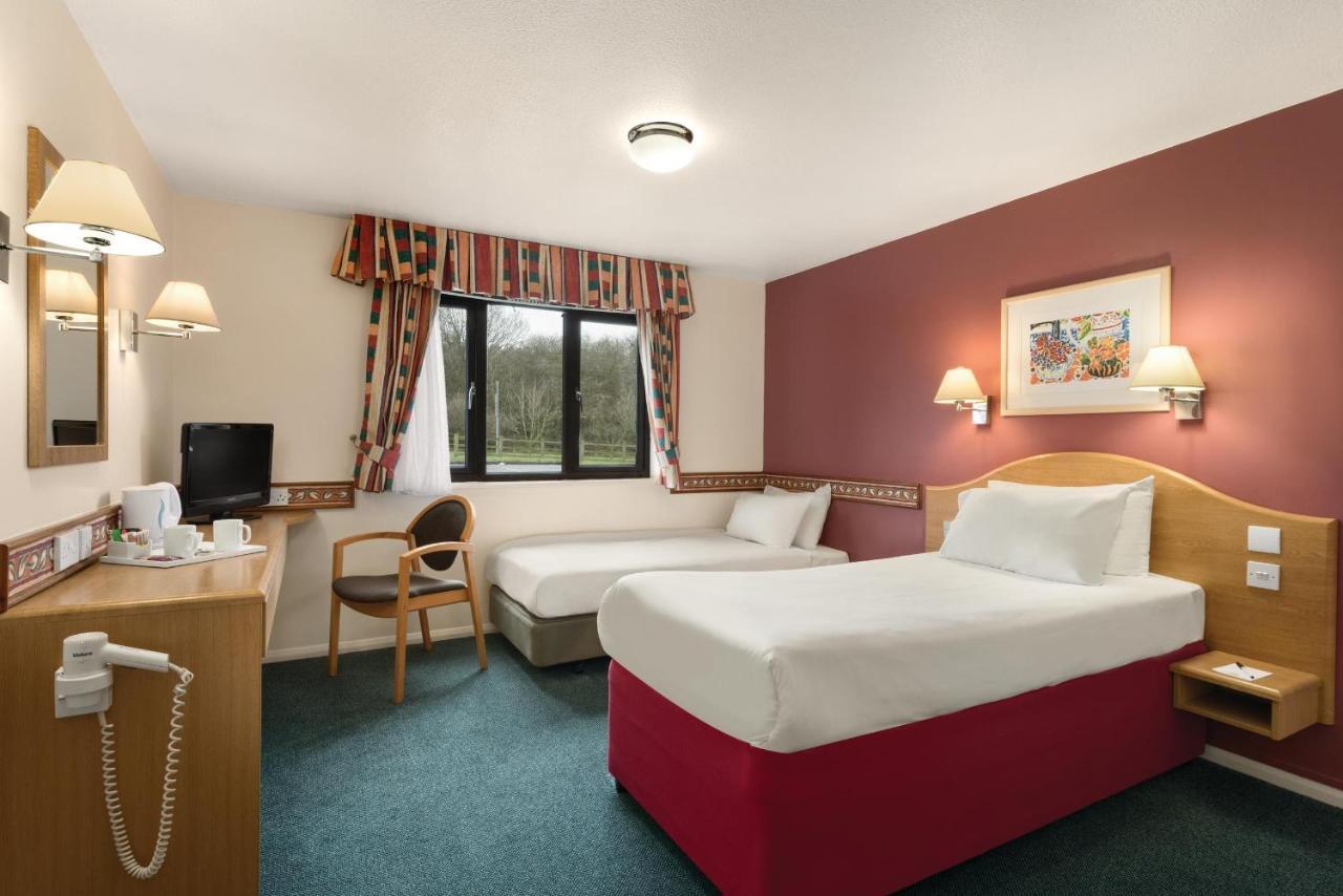 Days Inn Michaelwood M5 Falfield Exterior photo