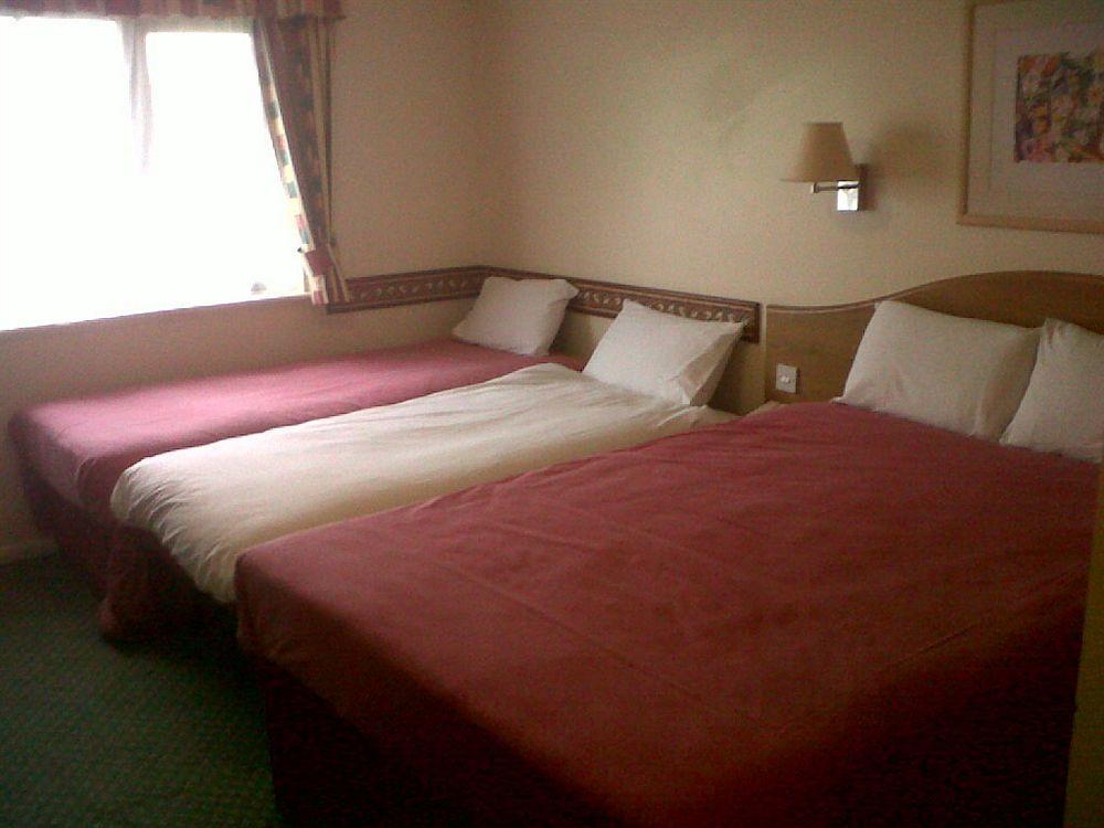 Days Inn Michaelwood M5 Falfield Exterior photo