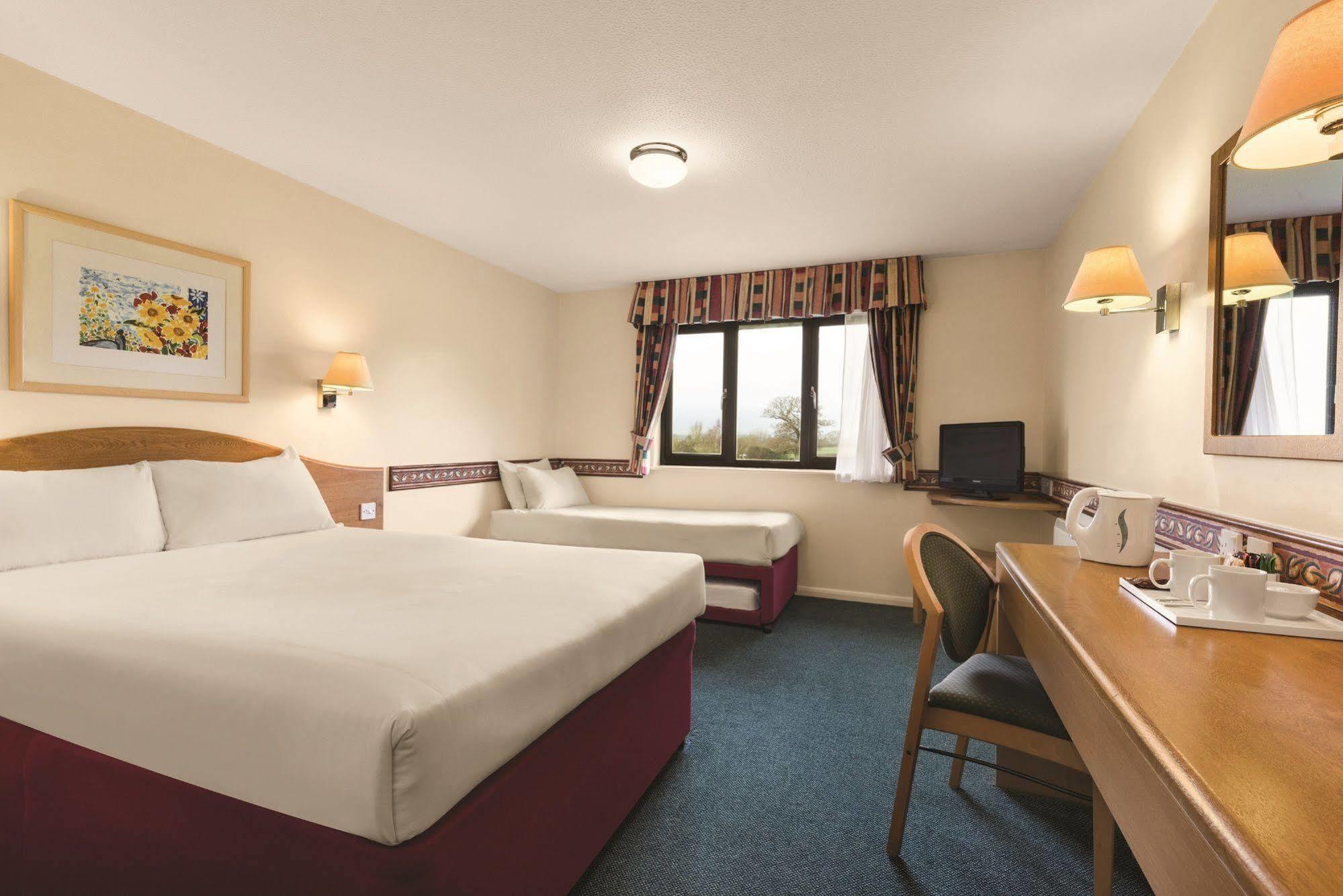 Days Inn Michaelwood M5 Falfield Exterior photo